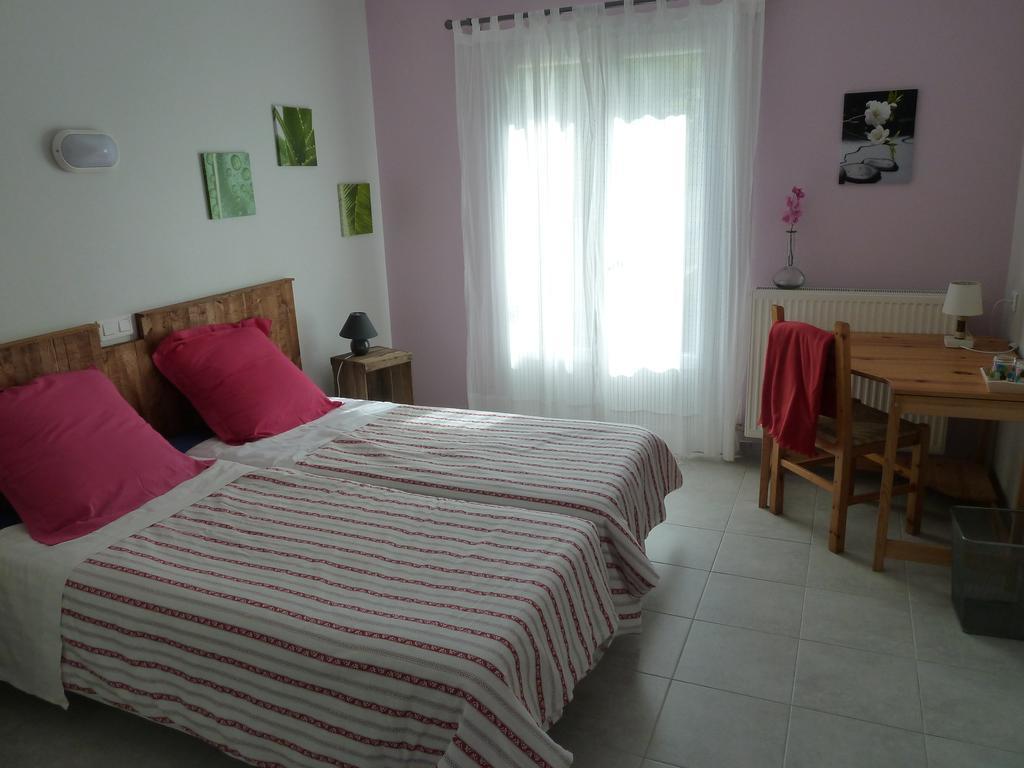 Gite Des Monges Sisteron Phòng bức ảnh